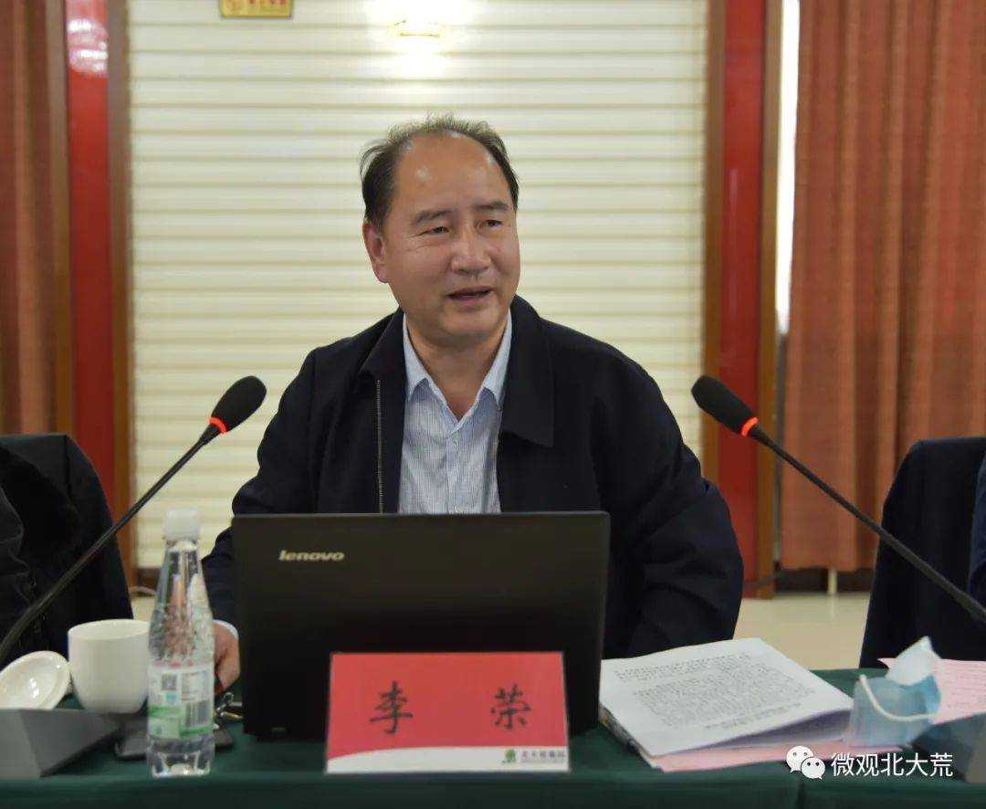 圣驾农业生态园总经理蔡绍乾,副总经理陈海峰陪同冯相民校长,何宝军