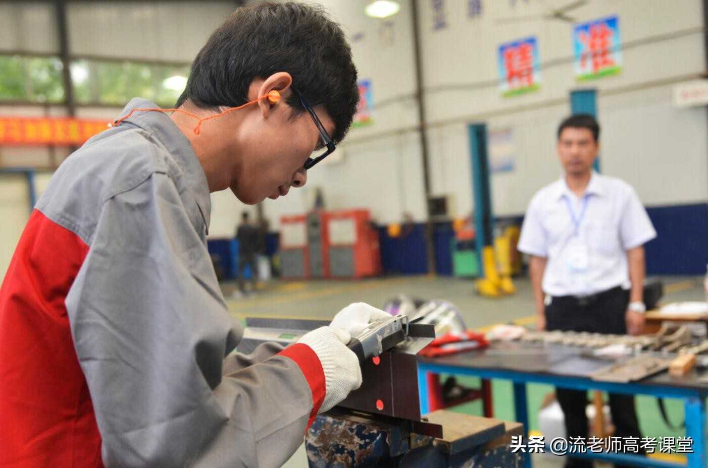 提议取消中考，高中三年变两年，实行10年义务教育，可行吗？