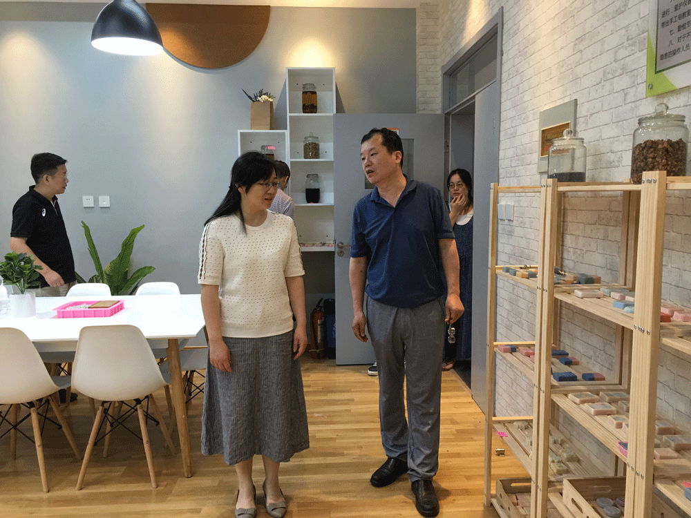 省教育厅基教二处领导"六一"慰问启智学校少年儿童