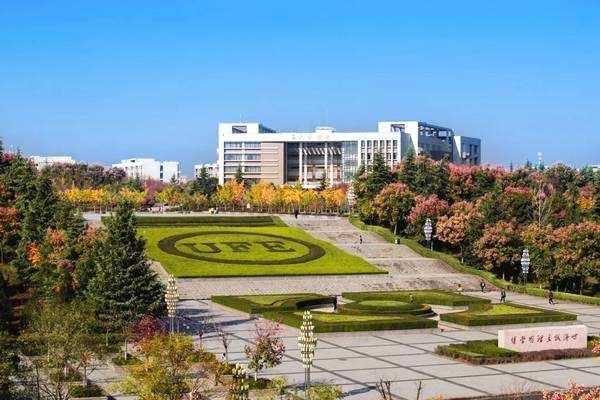 是2000年左右高校合并潮的产物,前身为陕西经贸学院和西安统计学院