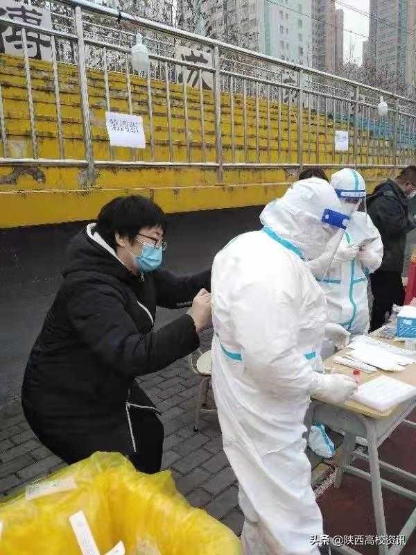 战疫情 坚守在陕西能源职业技术学院抗疫一线的最美“逆行夫妻”